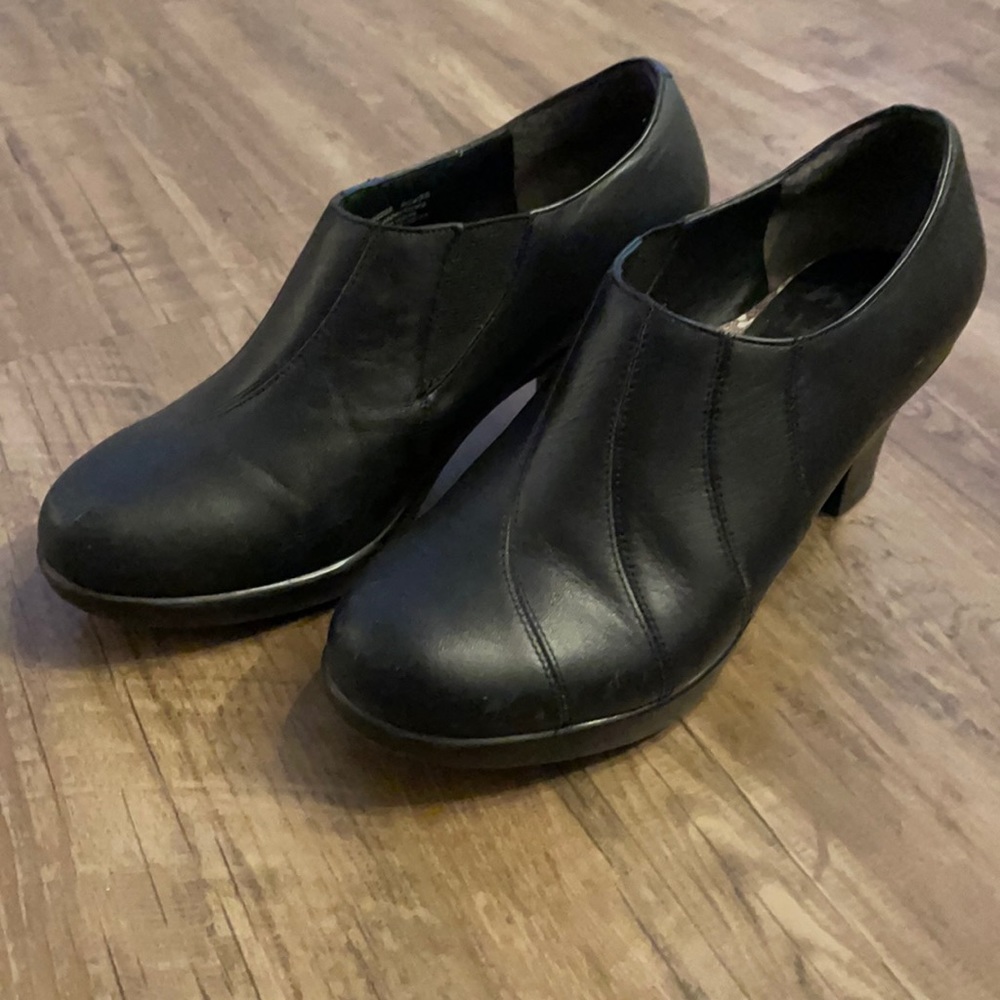 Dansko heeled bootie size 38